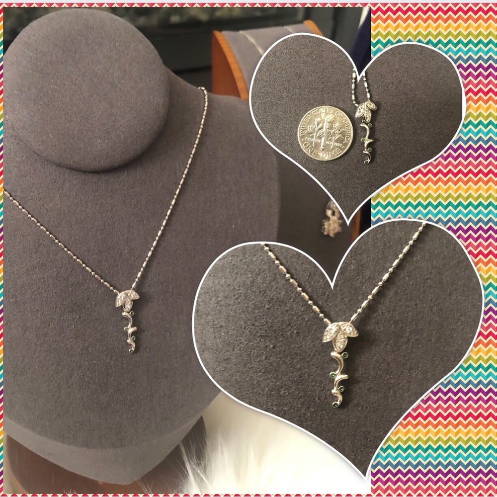 DAINTY Necklace Platinum 900 Neclace with Emerald Pendant